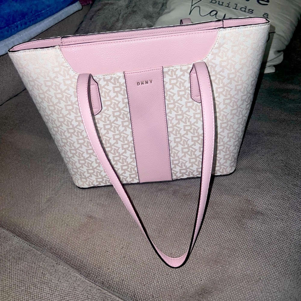 DNKY Purse-Brand new and never used it.
